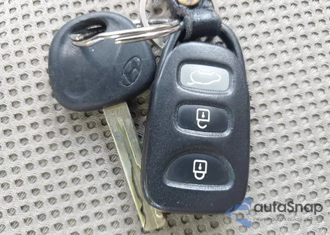 2009 Hyundai Elantra Touring из США, поврежденный, VIN KMHDC86E69U049117